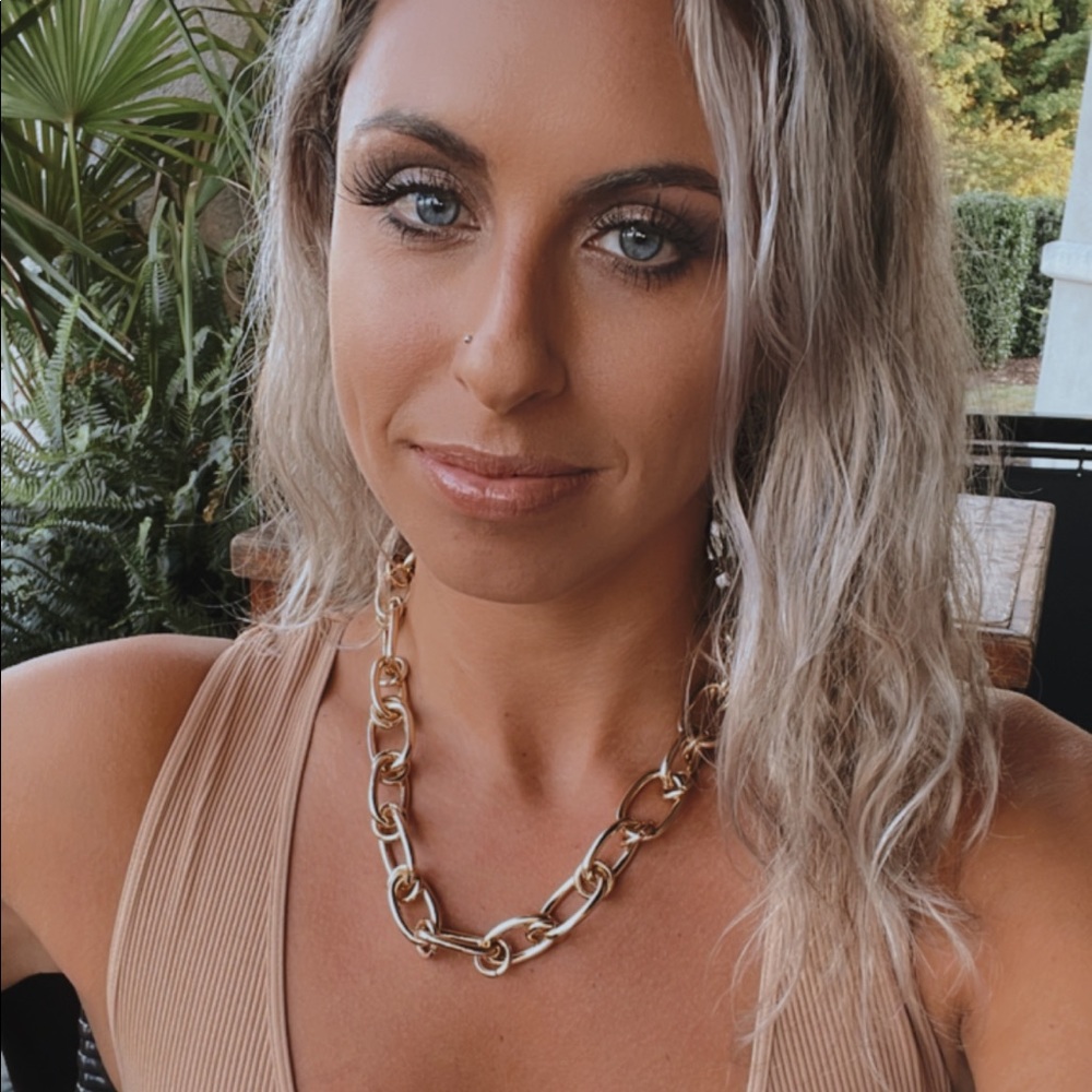 Meet your Posher, Alexandra